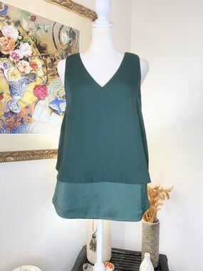Banana Republic Green Blouse XS Sleeveless V Neck Layered Flow Top